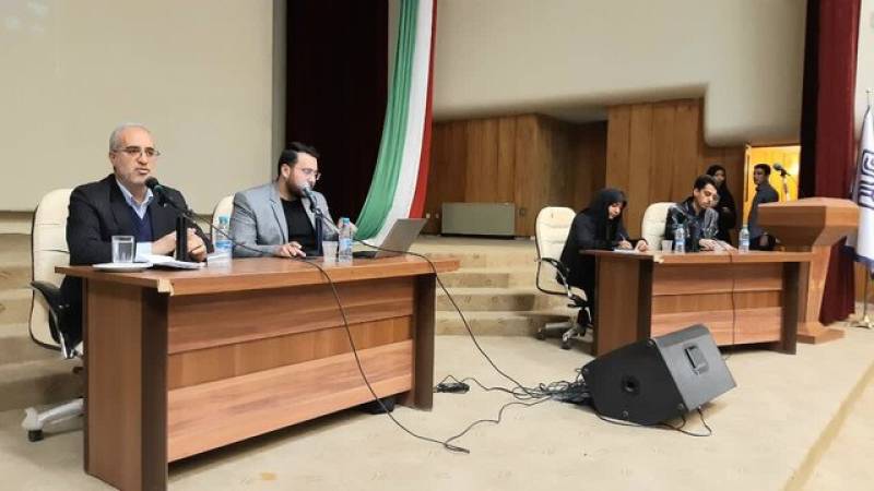 در نشست استاندار با دانشجویان دانشگاه شهید باهنر کرمان مطرح شد از آغاز پیگیری مجدد متروی کرمان تا بی‌پولی میراث